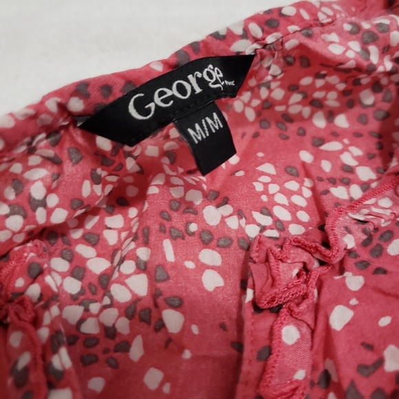 Sleeveless light blouse - Picture 2 of 2